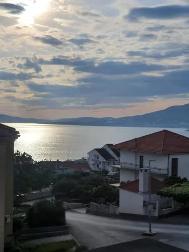 Odlično opremljeni novouređeni apartmani Iva, Okrug Gornji
