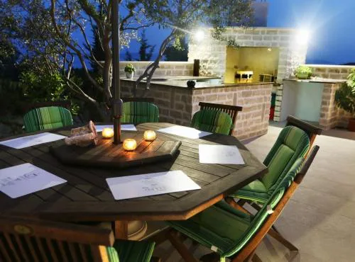 Okrug Gornji Luxurious Escape Villa with Pool