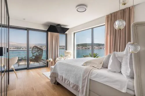 Villa Palace Al Nera Luxurius at sea with 2 swimming pools saunas
