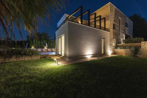 Villa with 2 pools, and sauna SUNCE