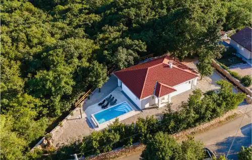 2 Bedroom Pet Friendly Home In Zestilac