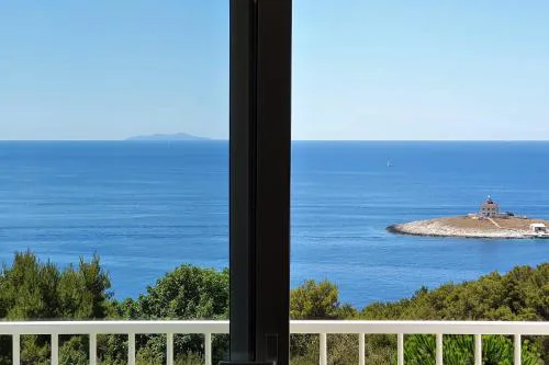 Al Mar - ZF Hvar