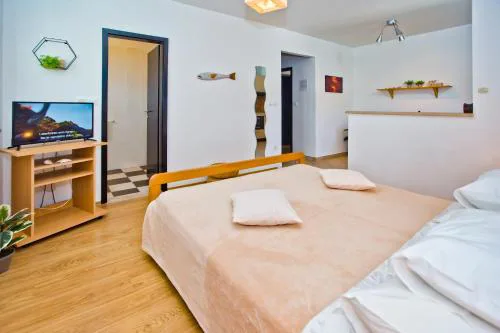 HVAR apartments 8 min to the beach