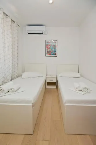 Luka's Lodge Guesthouse & Hostel