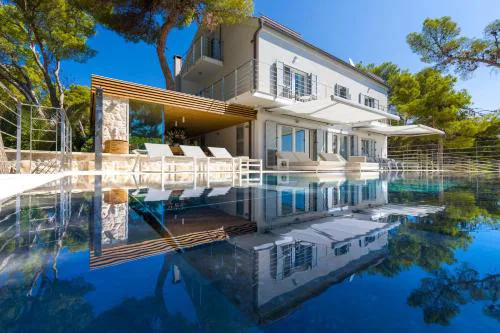 Magnificent Seafront Villa 10 Bedrooms Pakleni View