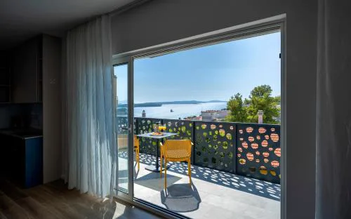 Modern, 2 bedroom apartment