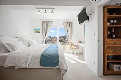 Stunning seaview retreat with terrace