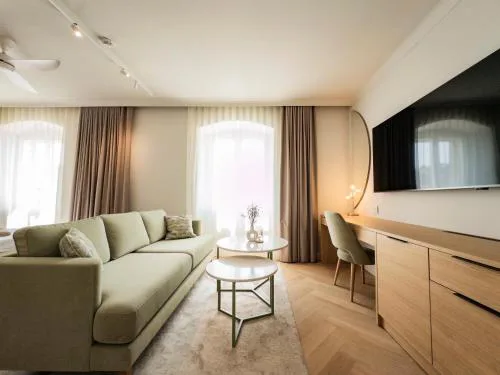 Topaz Rooms