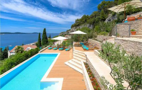 Villa Majestic Terra Rossa