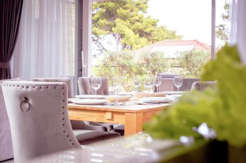 EMP Luxury Rental