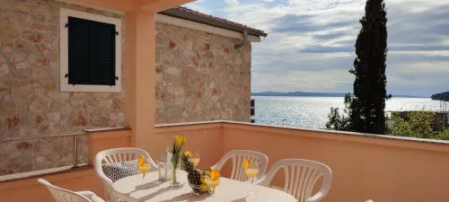 Sea Breeze Suite - Beachfront