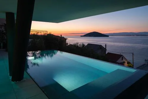 Villa Trinity - Hillside villa with Sea View and Infinity Pool