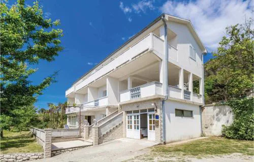 2 Bedroom Gorgeous Apartment In Kampor