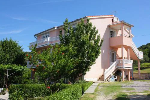 Apartments with parking space Kampor, Rab - 5029