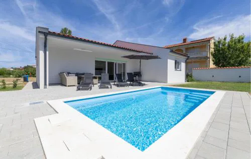 Nice Home In Kampor With Wifi