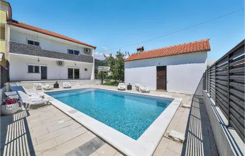 2 Bedroom Amazing Home In Kastel Stari