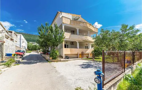 Amazing Apartment In Kastel Stari