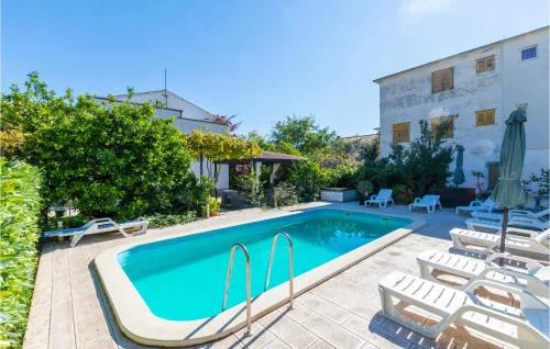 Apartment Kastel Stari 96 With Outdoor Swimmingpool