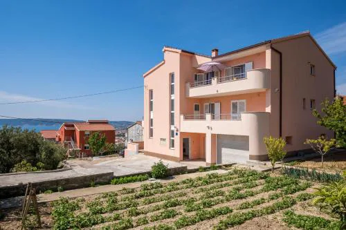 Apartments with parking space Kastel Stari, Kastela - 19740