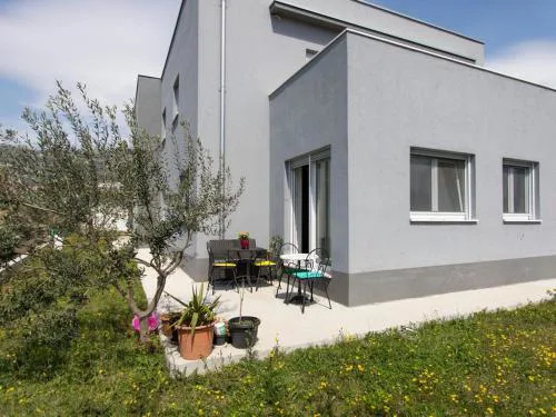 Apartments with a parking space Kastel Stari, Kastela - 22590