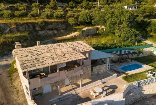 House with pool Gabi