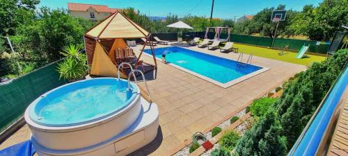 Mira Holiday Home