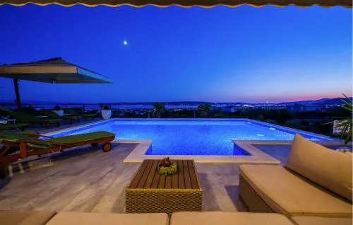 Nice Home In Kastel Stari With Jacuzzi