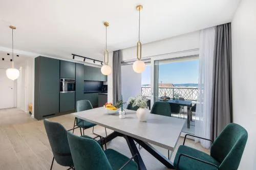 Penthouse Apartments East and West Star