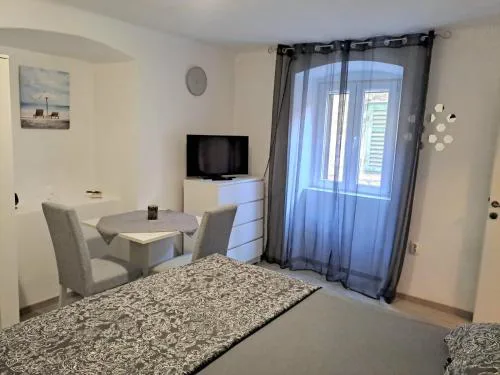 Studio apartment Lola