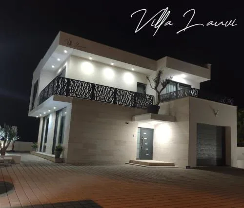 villa with pool-Vila Lauvi