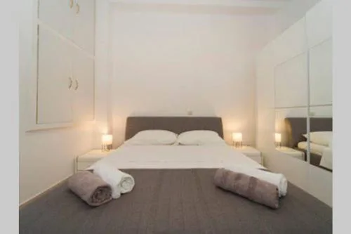 Apartment N central
