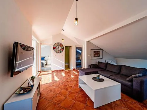 Holiday Home Island Gem - Five Bedroom Apartment