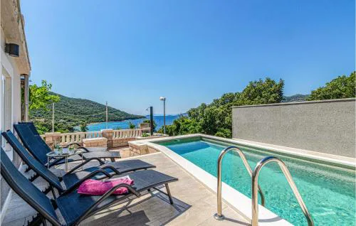 Stunning Apartment In Zrnovo