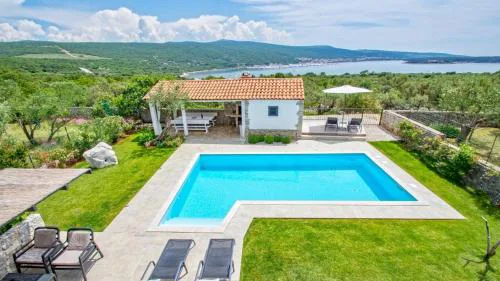 Villa Estate 2 by Villas Guide