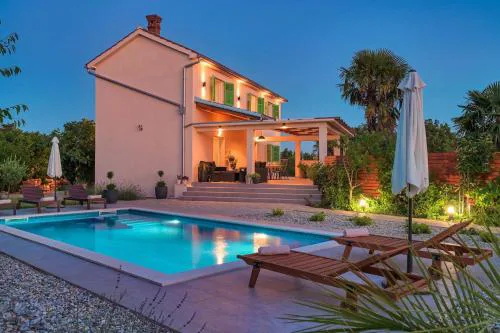 Crassula Summer Villa with Private Pool