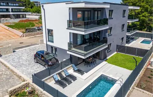 3 Bedroom Beautiful Apartment In Krk