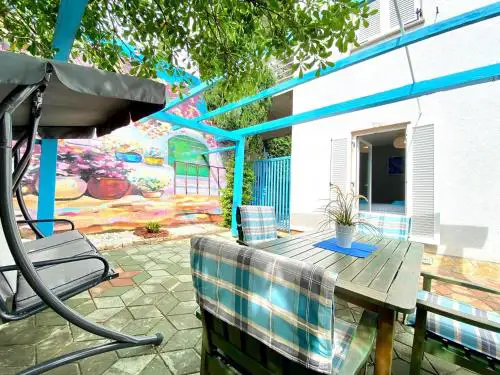 Apartment Didi with private garden, close to the Krk center