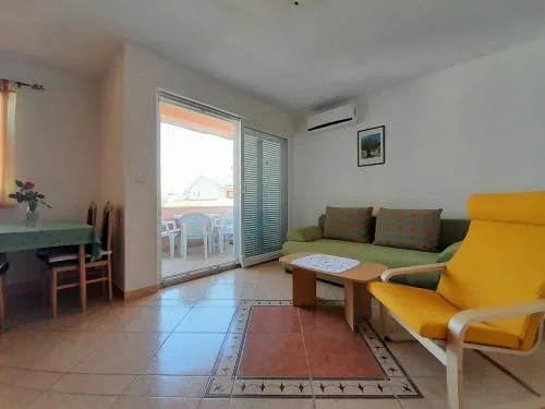 Apartment Tihana with a Partial Sea View