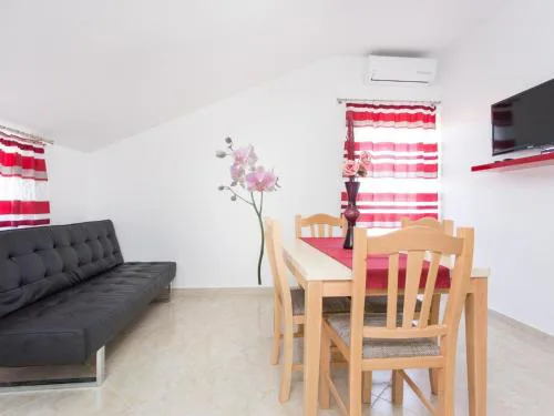 Comfort apartment with balcony and pool