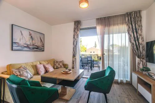 Comfortable 2 bedroom apartment Marina close to beach