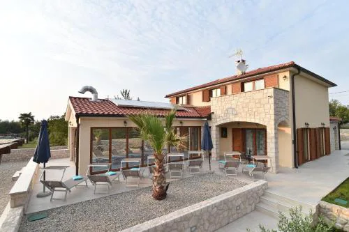 Villa Muskatel KRK -with heated covered pool
