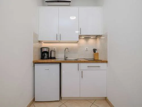 Wonderful Krk Island Stay Shared Pool, Grill Patio, and Nearby Beaches - Studio Apartment