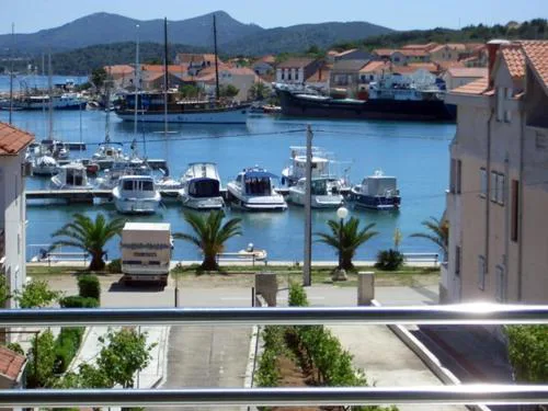 Apartment in Kukljica with sea view, terrace, air conditioning, Wi-Fi (4567-1)