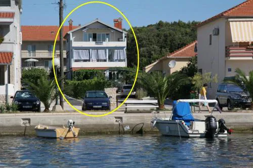 Apartment in Kukljica with sea view, terrace, air conditioning, Wi-Fi (4567-3)