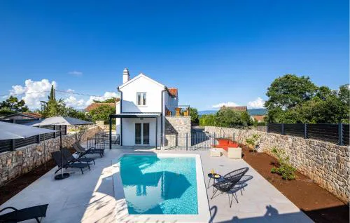 Awesome Home In Lakmartin