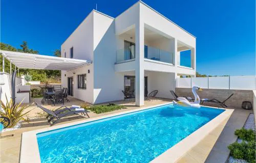 3 Bedroom Gorgeous Home In Linardici