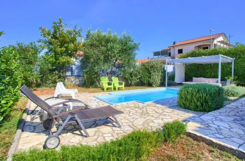 Holiday house NIKA with pool and jacuzzi