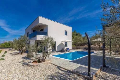 Villa LIO with private pool