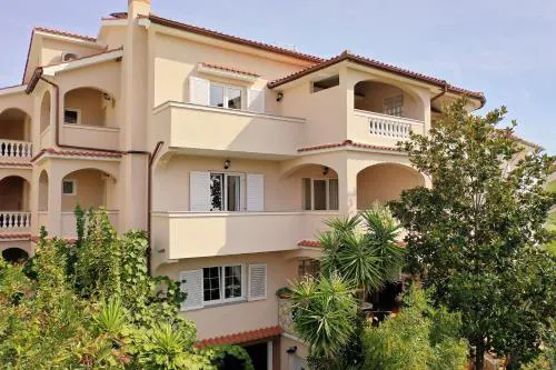 Apartments Anamarija S