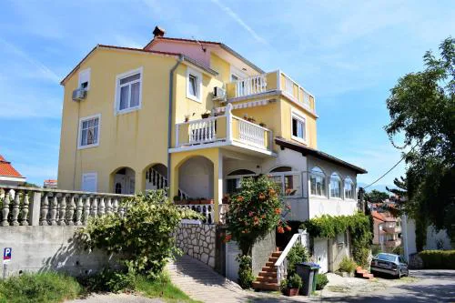 Apartments and rooms with parking space Lopar, Rab - 19238